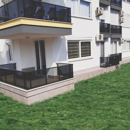 Antalya Demre De Havuzlu Sitede Lux Esyali Apart アパート *